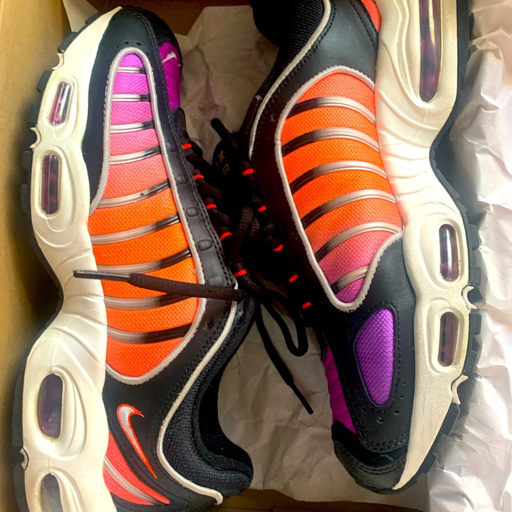 Nike air max tailwind sunset blk/purple/orange size 9